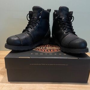 Harley-Davidson Black Leather Boots with Lace-Up Design